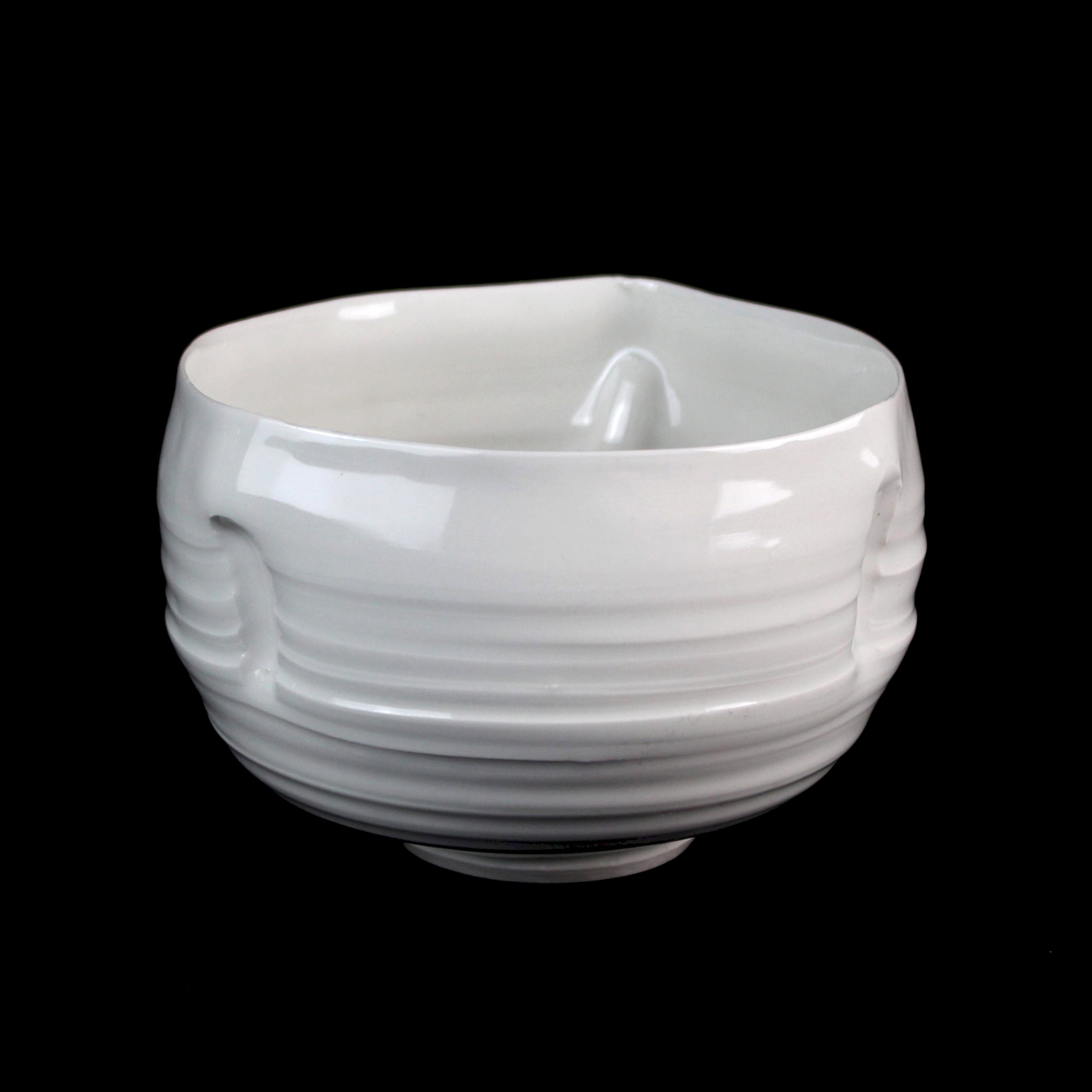 Bowl in porcelain by Kevin Millward