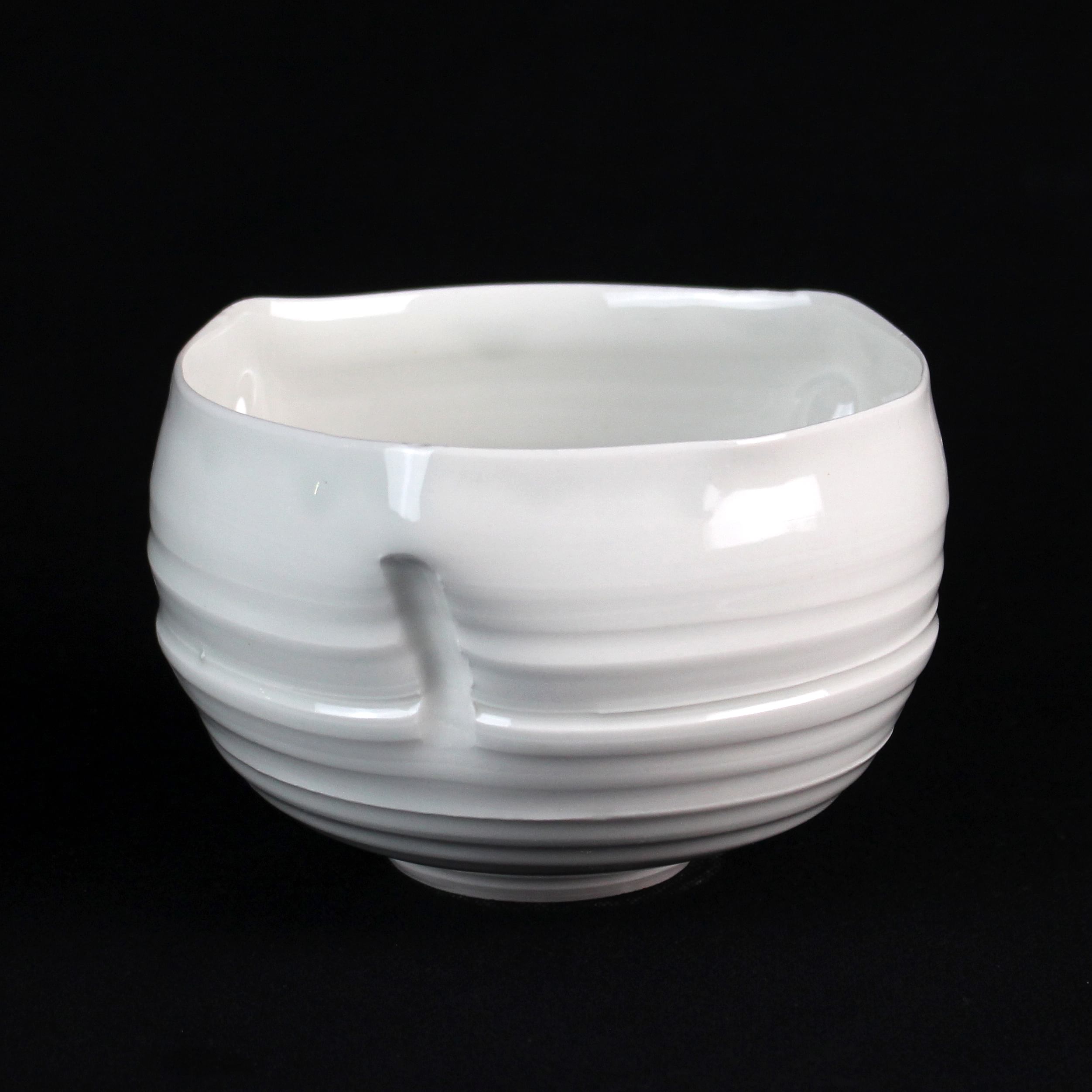 Bowl in porcelain by Kevin Millward
