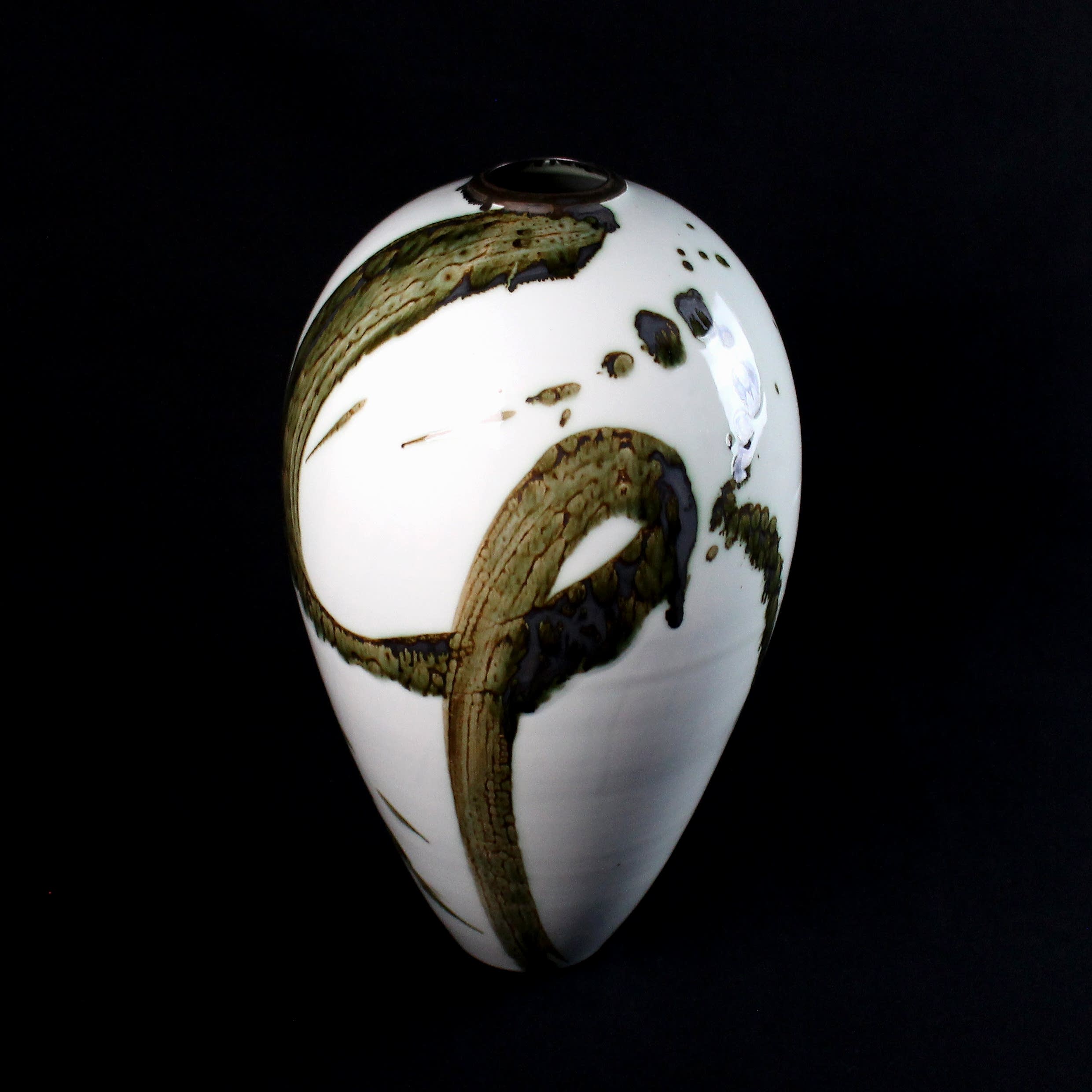 Large Splash Oblong Vessel in porcelain by Tricia Thom