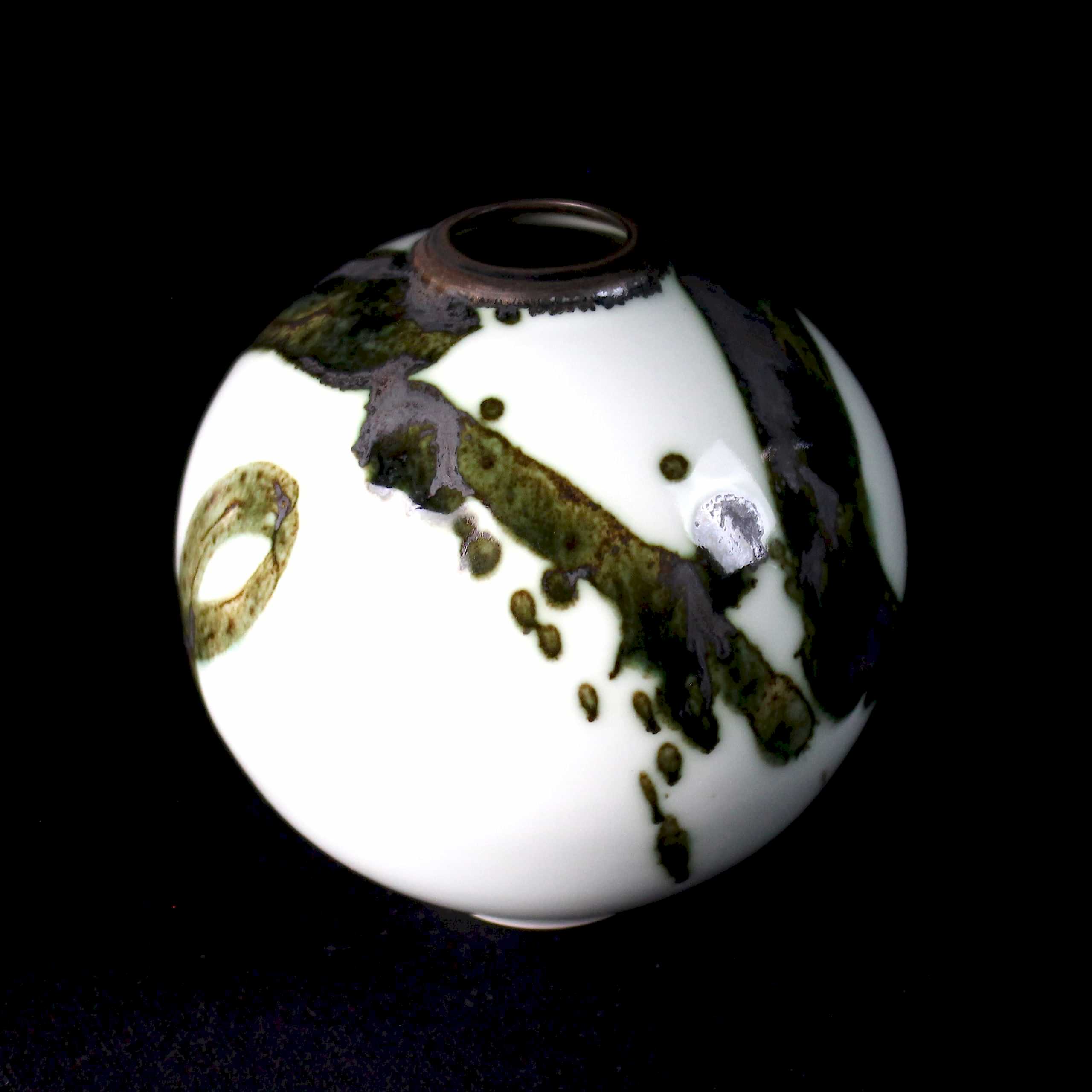 Mini Moon Jar with Splash in porcelain by Tricia Thom